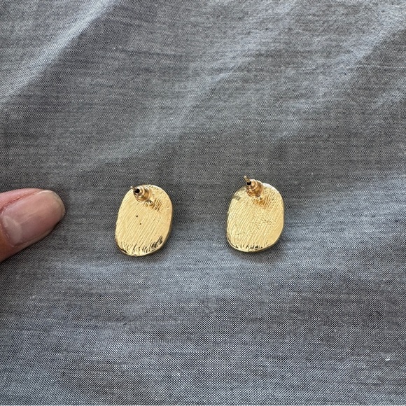 Floral Pattern Earring Style 1 - Picture 6 of 6